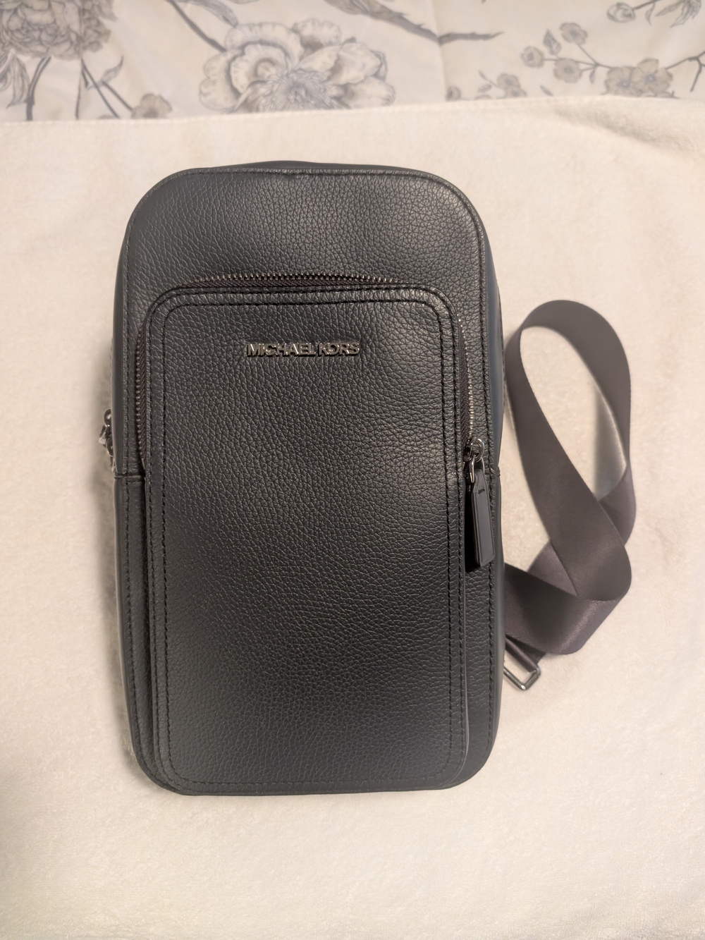 Michael Kors Mens Navy Blue Pebbled Leather Sling Crossbody Bag
